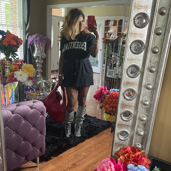 ESSENTIAL! - Picture 3 of 6